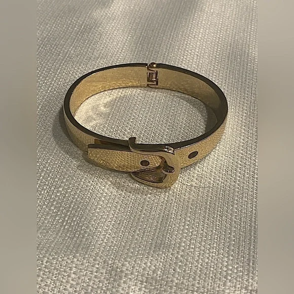 Yellow Gold Chunkle Buckle Bangle Bracelet - Picture 1 of 4